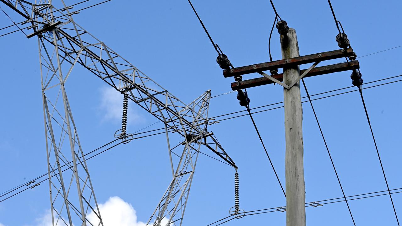 Energy regulator warns of possible power outages across SA, Victoria during El Nino summer