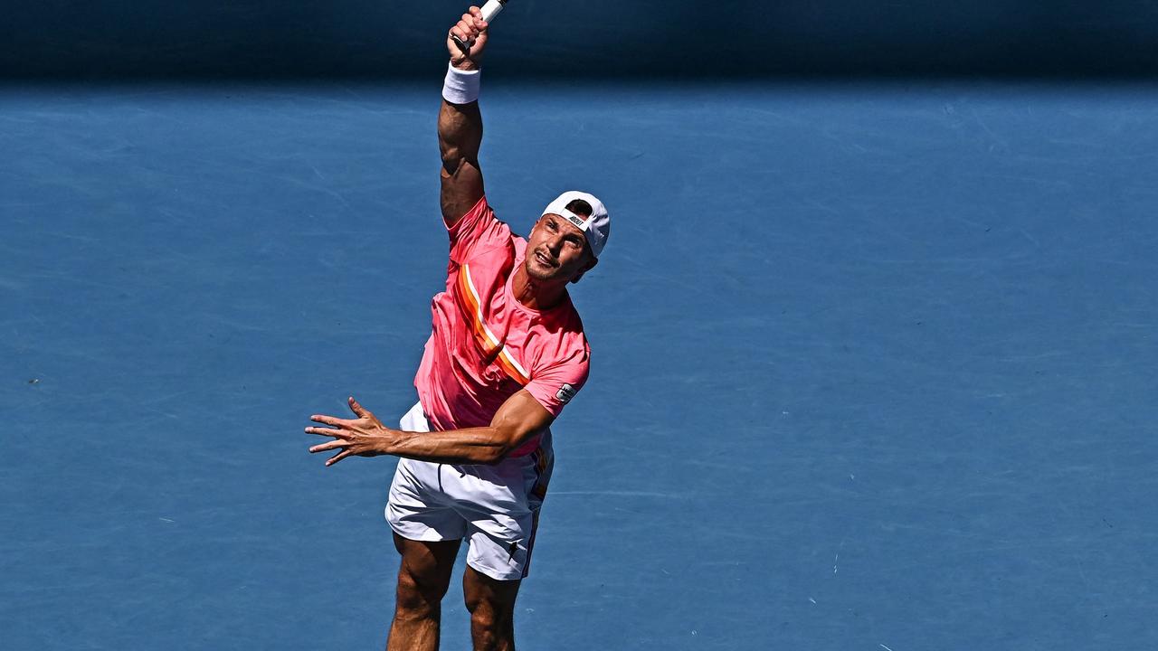 Marton Fucsovics ordered to change shirts at Australian Open