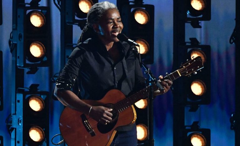 Tracy Chapman leaves crowd in tears as she makes triumphant return to Grammys stage