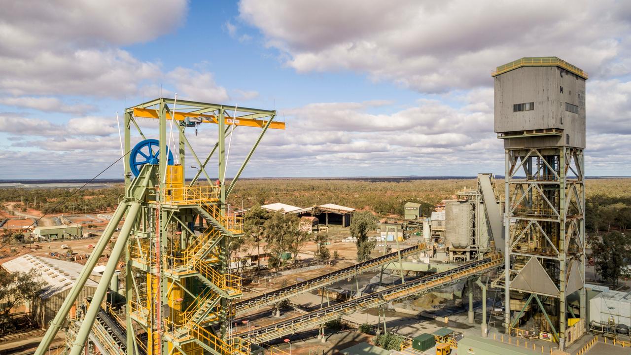 World turmoil leaves Australia in free fall as mineral prices drop