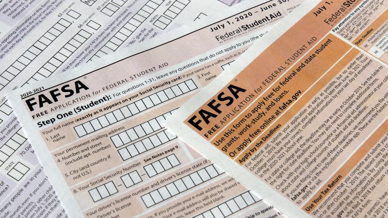 Opinion: The FAFSA fiasco is a huge problem for students and colleges