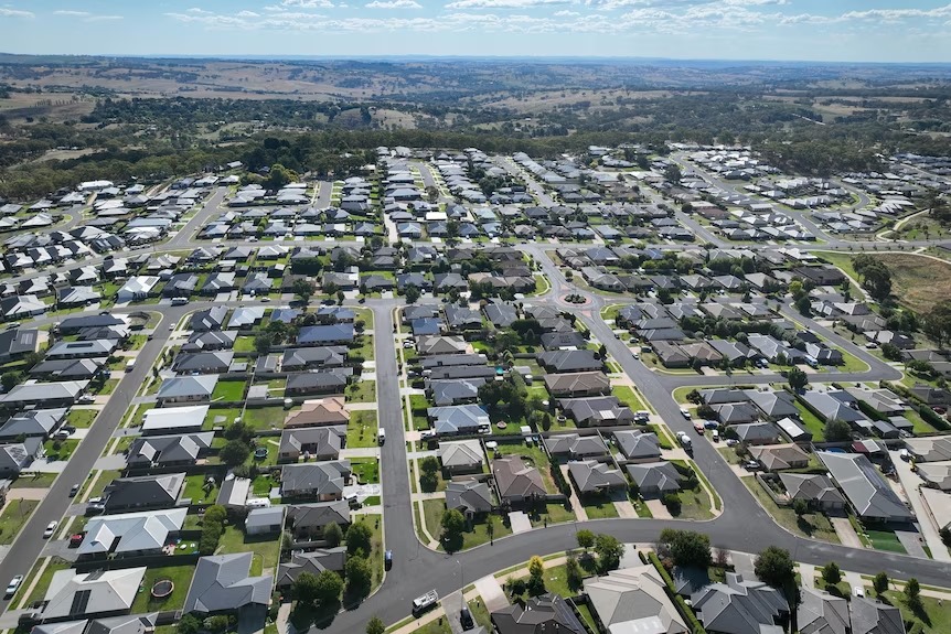 Ross Garnaut says housing and tax reform are needed to improve economic prospects of young people