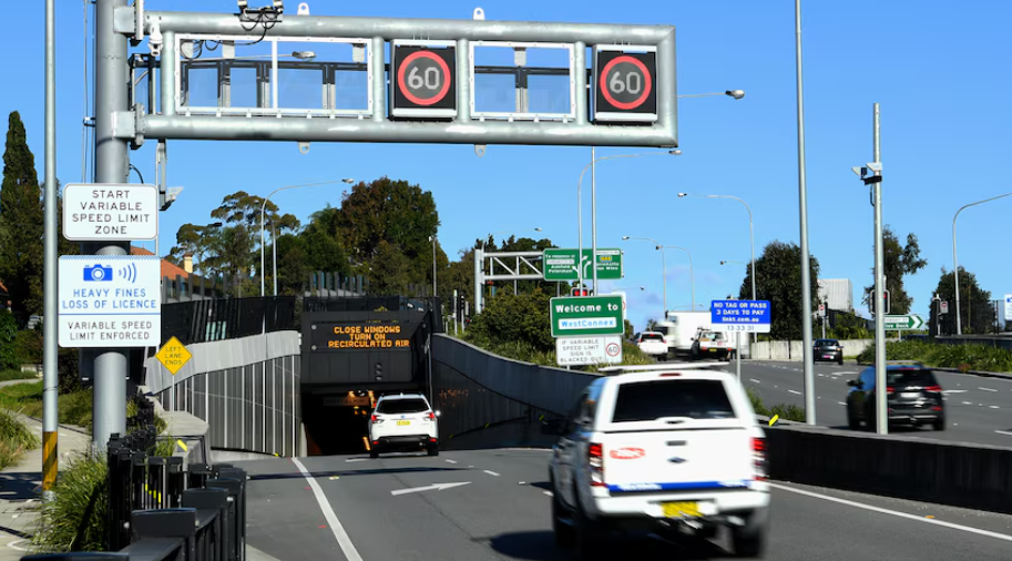 Inquiry calls for two-way toll across Sydney Harbour Bridge and for drivers to be charged less for longer trips